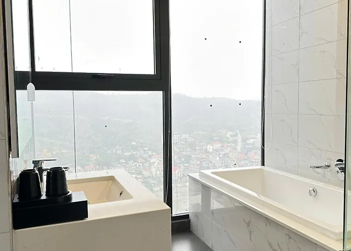 Apartment 23f Icon40 Signature Corner Lo Goc 2pn View Vinh Bay, Ho Nhac Nuoc Halo Bay Show & Marina Hill *