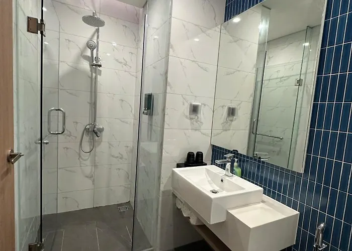 23f Icon40 Signature Corner Lo Goc 2pn View Vinh Bay, Ho Nhac Nuoc Halo Bay Show & Marina Hill