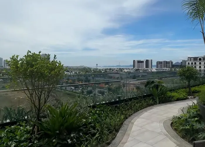 Apartment 23f Icon40 Signature Corner Lo Goc 2pn View Vinh Bay, Ho Nhac Nuoc Halo Bay Show & Marina Hill Ha Long